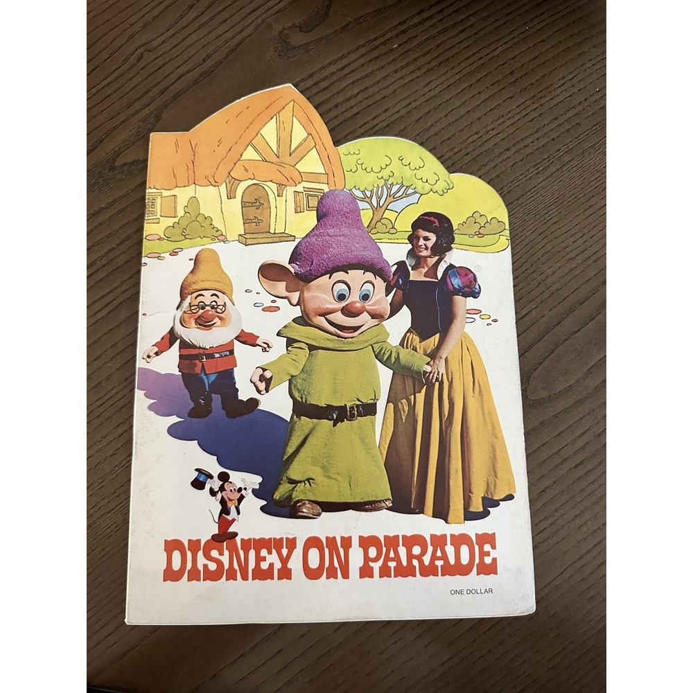 Vintage Walt Disney Disneyland 1970‎ Disney On Parade souvenir book